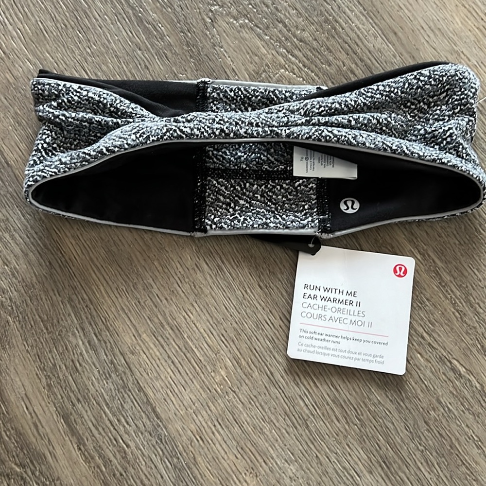 NWT Lululemon Run with Me Ear Warmer II, O/S.